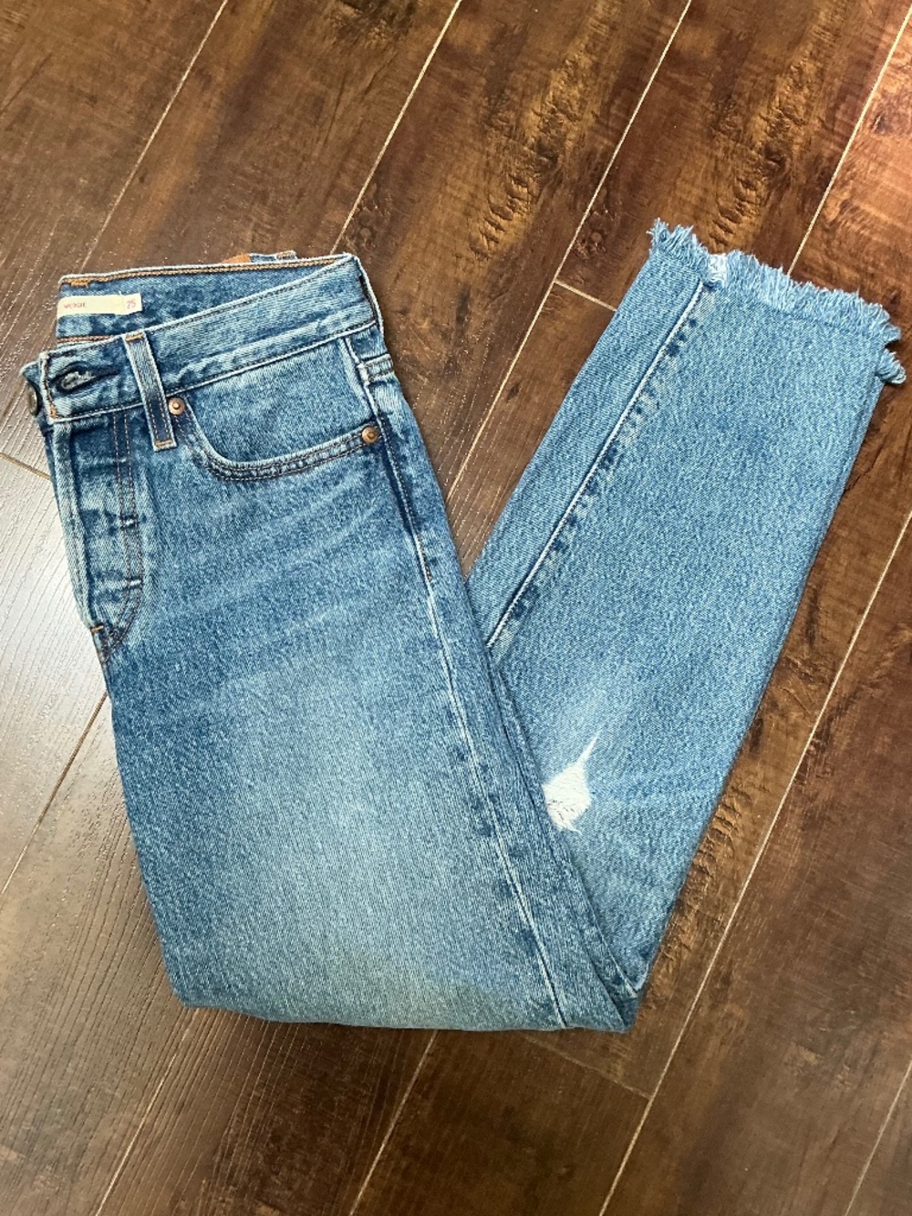 Levi’s wedgie jeans raw hem distressed straight leg high waisted size 25
